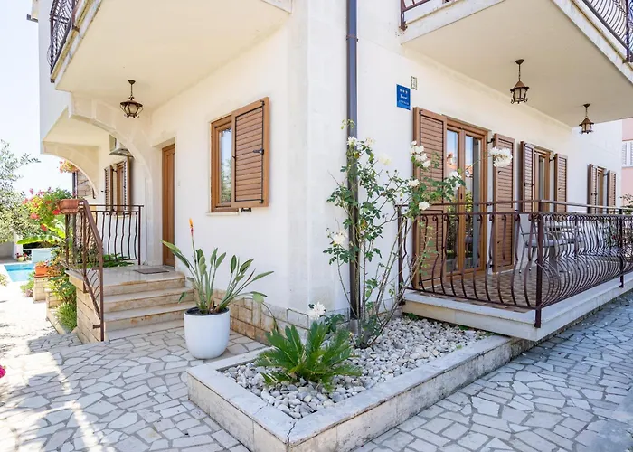 Apartament Maras *