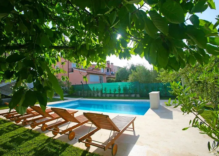 Apartament Maras *