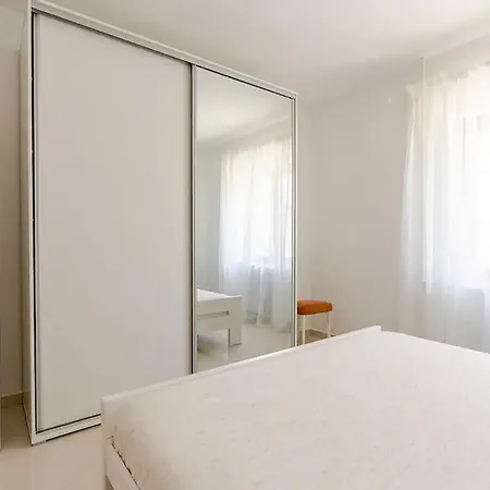 Apartment Maras